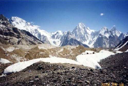 �u���[�h�s�[�N�A�f�W�A�f�U�i�f�W�̉E�ɏd�Ȃ锒���s�[�N�j