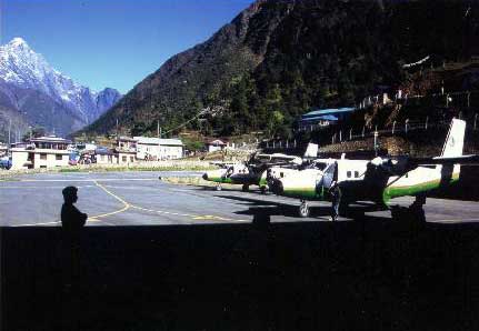 ���N���̔�s��E�����ɃN�����f