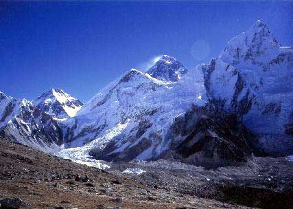 �k�v�b�c�F�ƃG�x���X�g�̊Ԃ��痬�ꉺ��A�C�X�t�H�[��