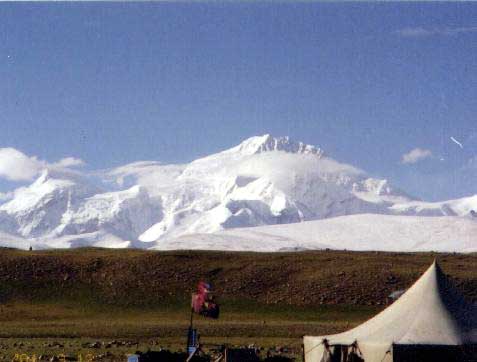 シシャパンマ中央峰（８００８メートル）最高齢登頂記