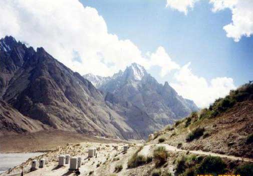 �p���[�̃L�����v�ꂩ�牺������